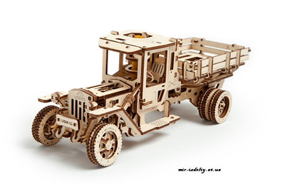 Грузовик UGM-11 из фанеры
