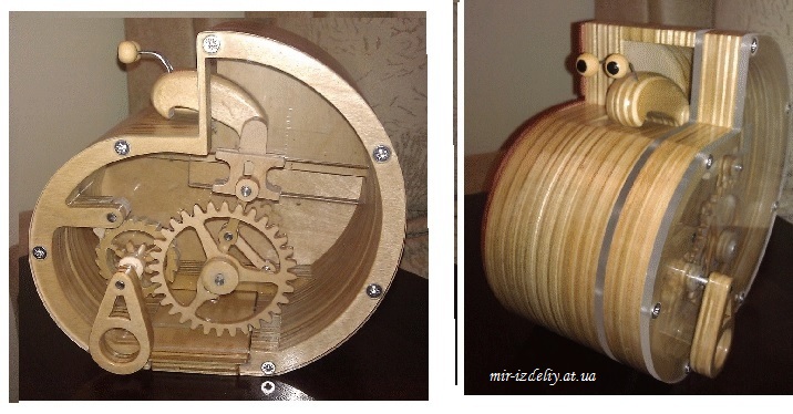 Механическая копилка улитка с прозрачной стенкой из фанеры
